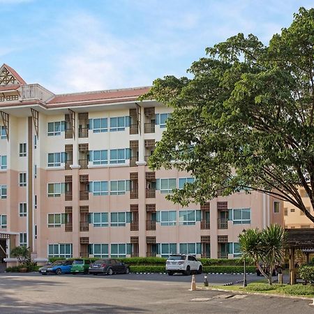 C-House & Residence Hotel Amata City Pluak Daeng Экстерьер фото