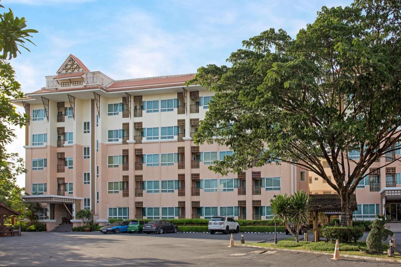C-House & Residence Hotel Amata City Pluak Daeng Экстерьер фото